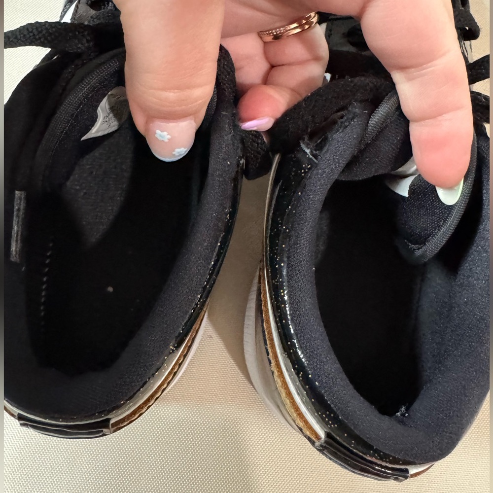 Nike Air Jordan 1 Low Gold Toe size 7Y - Picture 8 of 9